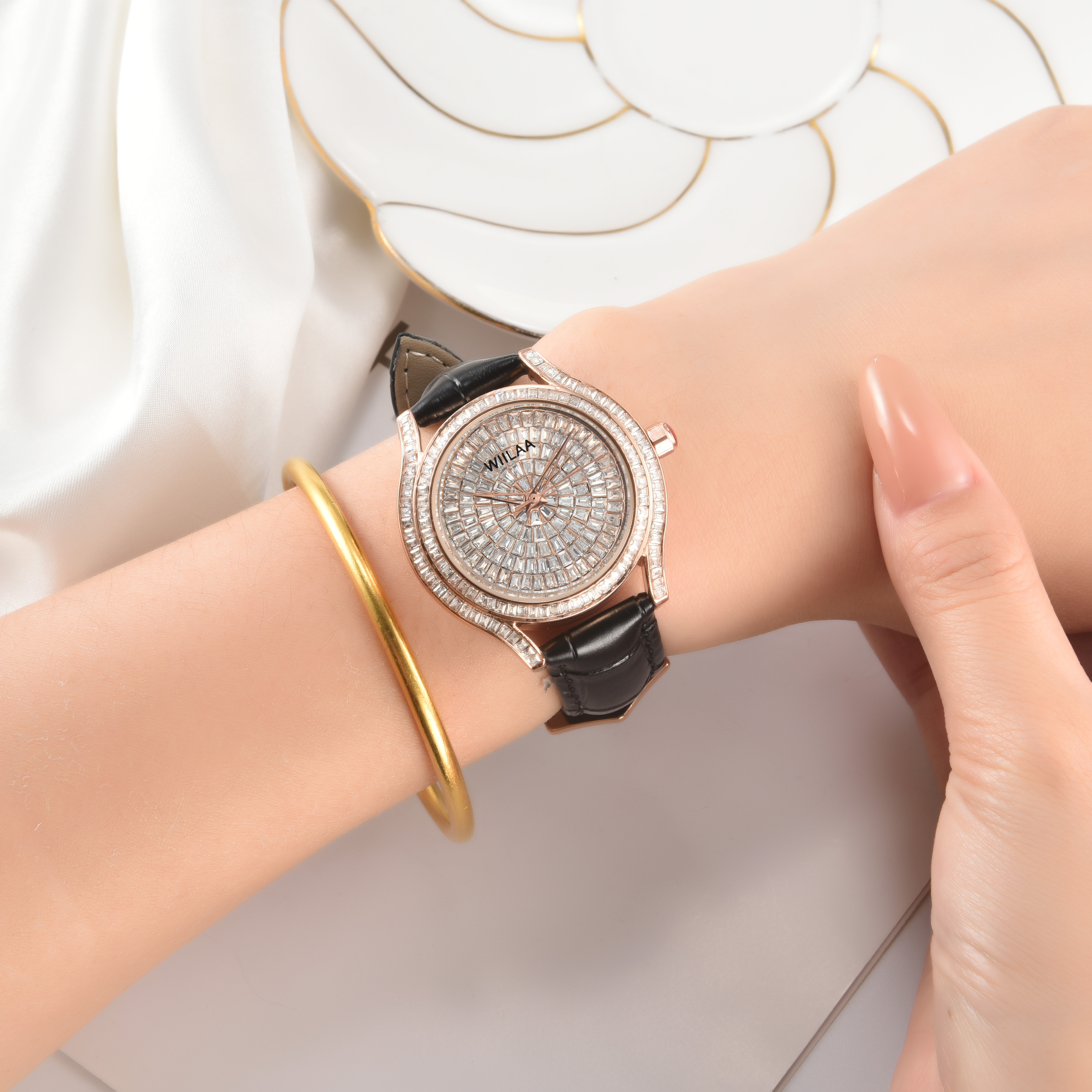 WIILAA Luxury Women's Crystal  - Luxury Watch All Black ulasan dan harga